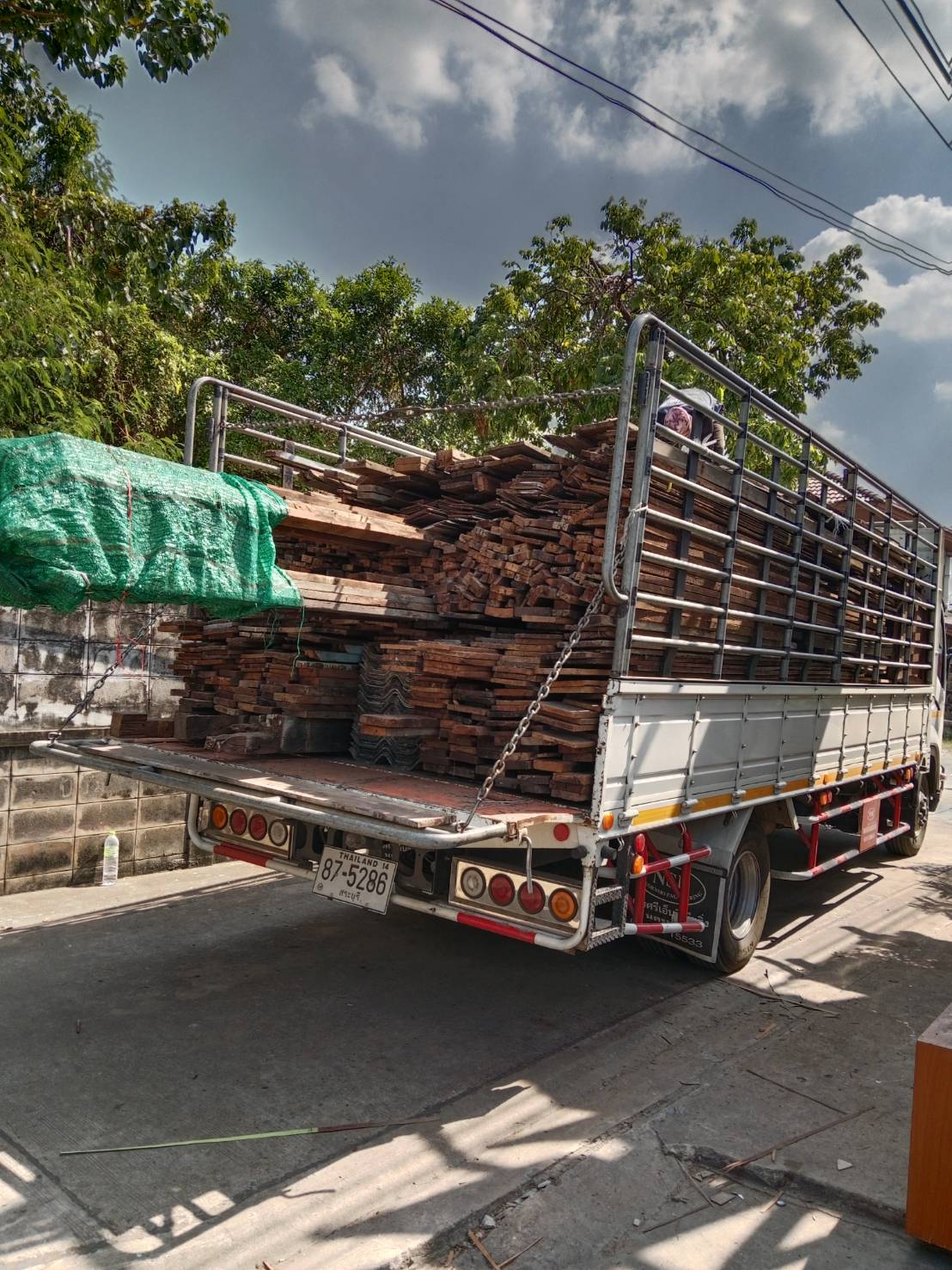 อุทิตย์รับซื้อบ้านไม้เก่า ให้ราคาสูงที่สุด รับซื้อไม้กอง โครงสร้างไม้เก่าทุกชนิด พร้อมทีมงานรื้อถอนมืออาชีพ ประเมินราคาฟรีถึงที่ทั่วประเทศ ติดต่อเราได [..]