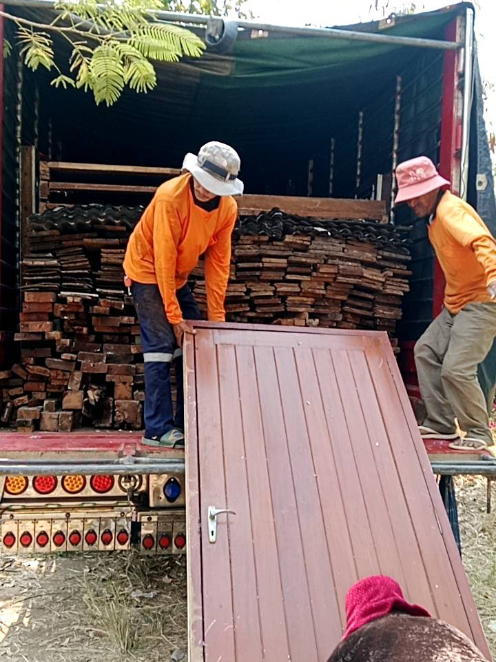 อุทิตย์รับซื้อบ้านไม้เก่า ให้ราคาสูงที่สุด รับซื้อไม้กอง โครงสร้างไม้เก่าทุกชนิด พร้อมทีมงานรื้อถอนมืออาชีพ ประเมินราคาฟรีถึงที่ทั่วประเทศ ติดต่อเราได [..]